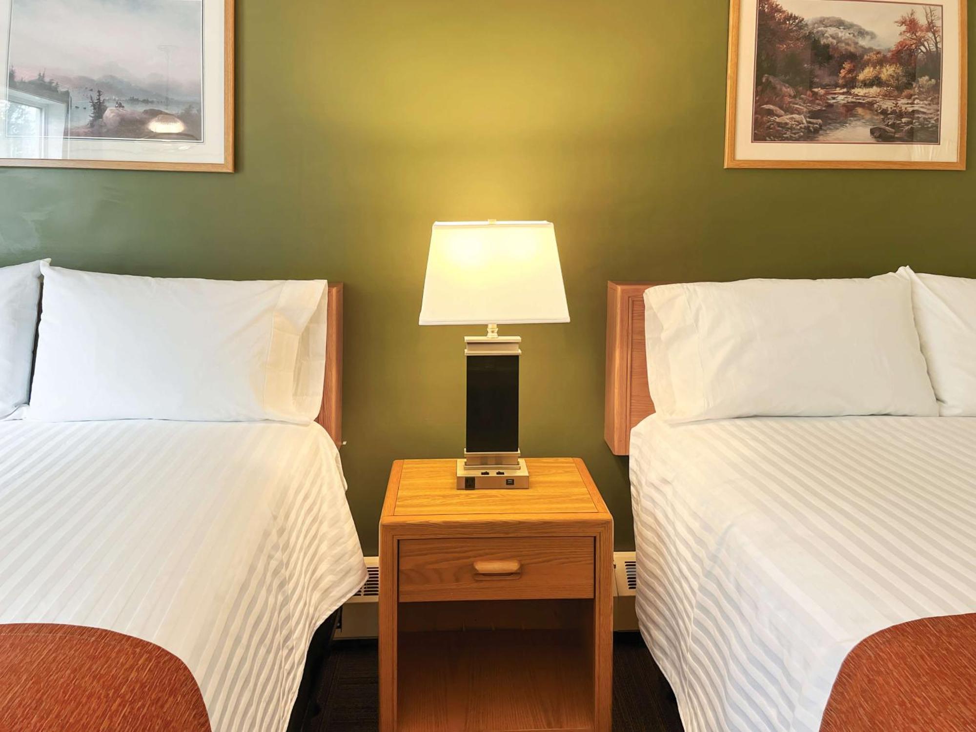 Coast Hinton Hotel Экстерьер фото